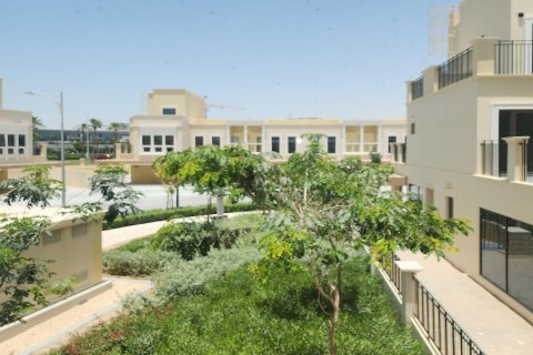 Townhouse de 4 dormitorios en Damac Lagoons, UAE No. 161223 5