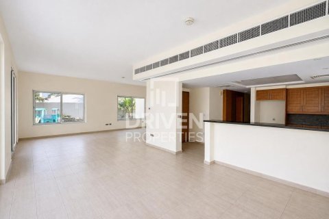 Villa de 4 dormitorios en Jumeirah Park, UAE No. 191536 7