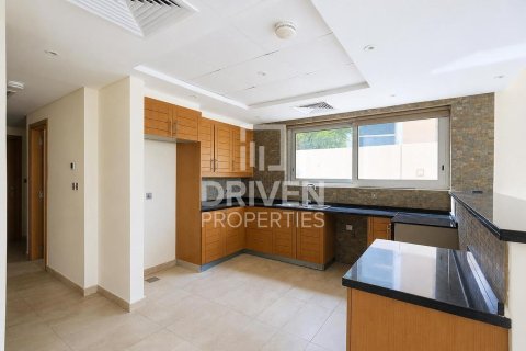 Villa de 4 dormitorios en Jumeirah Park, UAE No. 191536 8