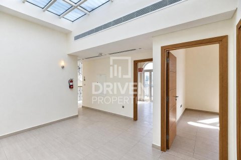 Villa de 4 dormitorios en Jumeirah Park, UAE No. 191536 11