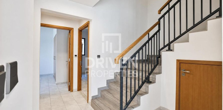Villa de 4 dormitorios en Villanova, UAE No. 190761