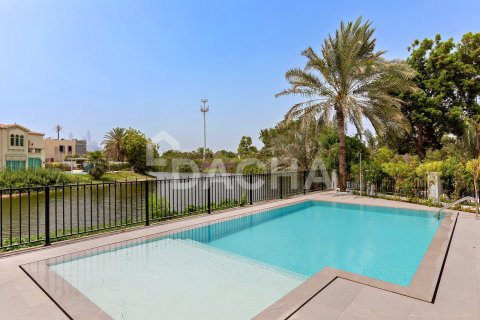 Вилла с 4 спальнями в Jumeirah Islands, ОАЭ №155355 3