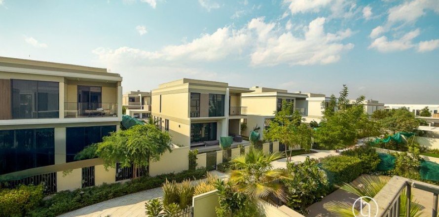 Villa de 4 dormitorios en Dubai, UAE No. 103157