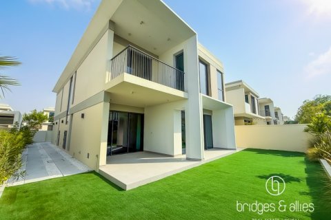 Villa de 4 dormitorios en Dubai, UAE No. 103157 3
