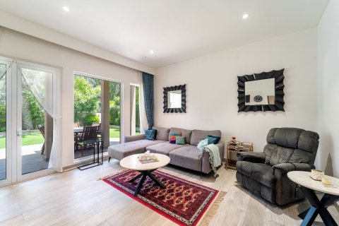 4 bedrooms Villa in Dubai, UAE No. 161070 16