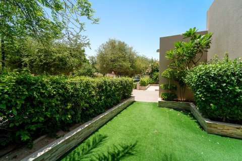 4 bedrooms Villa in Dubai, UAE No. 161070 4