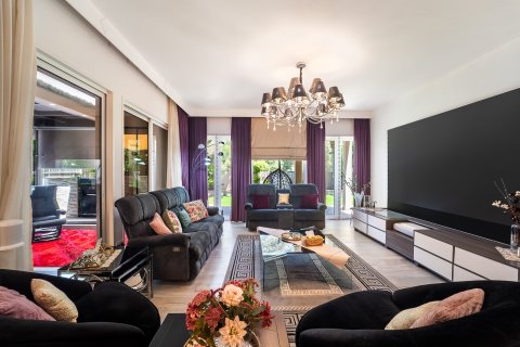 4 bedrooms Villa in Dubai, UAE No. 161070 12