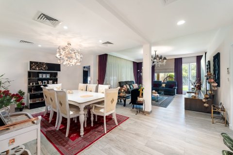 4 bedrooms Villa in Dubai, UAE No. 161070 10