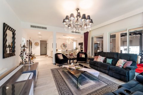 4 bedrooms Villa in Dubai, UAE No. 161070 20