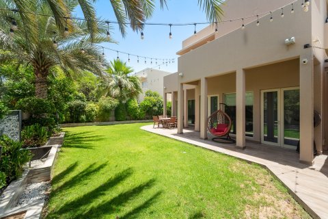 4 bedrooms Villa in Dubai, UAE No. 161070 7