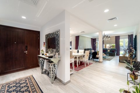 4 bedrooms Villa in Dubai, UAE No. 161070 9