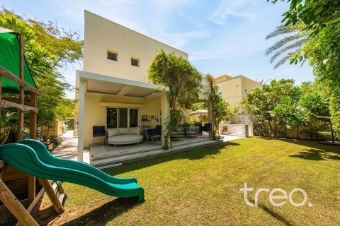 Villa de 3 dormitorios en Meadows, UAE No. 186725