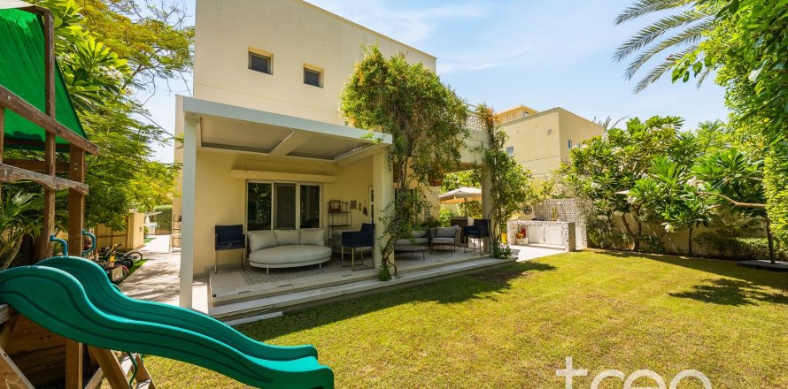 Villa de 3 dormitorios en Meadows, UAE No. 186725