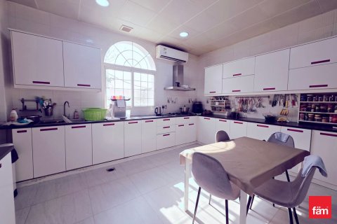 6 bedrooms Villa in Al Barsha, UAE No. 137320 19