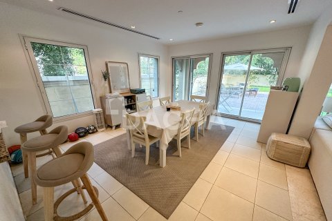 Вилла с 2 спальнями в Jumeirah Village Triangle, ОАЭ №155624 17