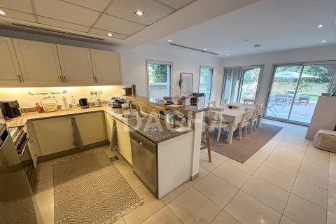 Вилла с 2 спальнями в Jumeirah Village Triangle, ОАЭ №155624 19