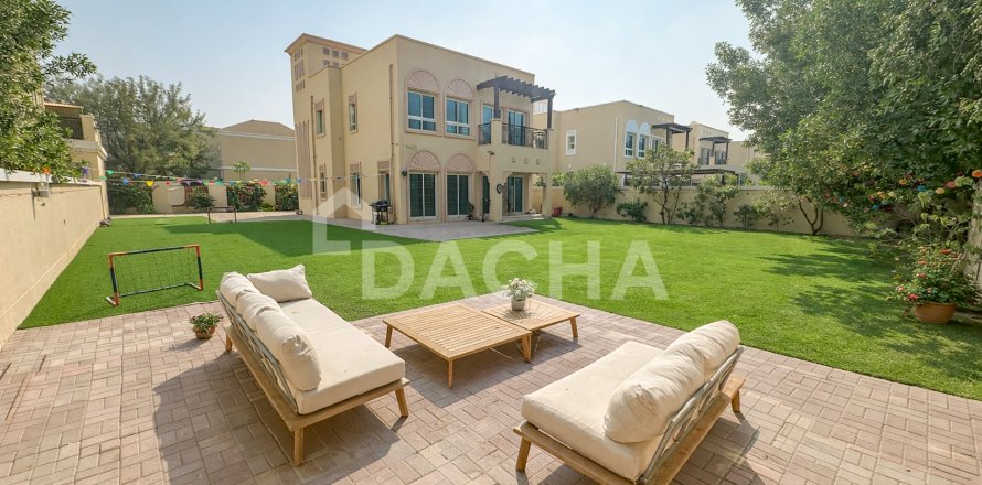 Вилла с 2 спальнями в Jumeirah Village Triangle, ОАЭ №155624