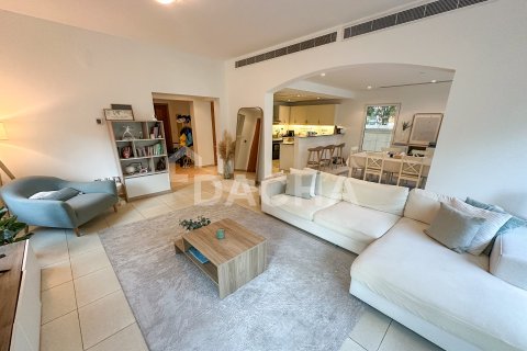 Вилла с 2 спальнями в Jumeirah Village Triangle, ОАЭ №155624 20