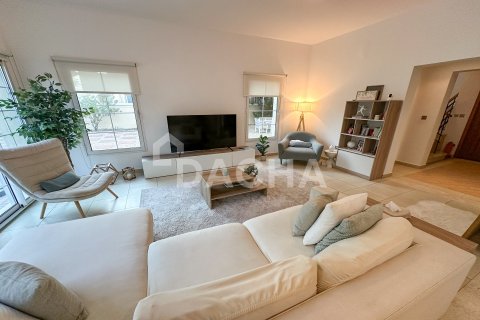 Вилла с 2 спальнями в Jumeirah Village Triangle, ОАЭ №155624 22