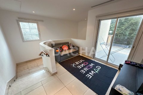 Вилла с 2 спальнями в Jumeirah Village Triangle, ОАЭ №155624 14