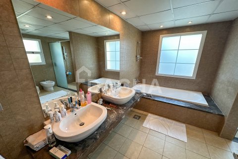 Вилла с 2 спальнями в Jumeirah Village Triangle, ОАЭ №155624 8