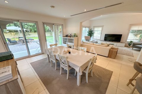 Вилла с 2 спальнями в Jumeirah Village Triangle, ОАЭ №155624 16