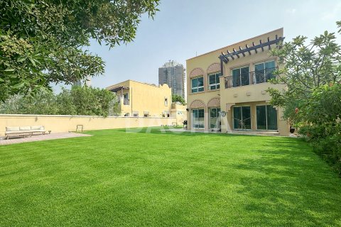 Вилла с 2 спальнями в Jumeirah Village Triangle, ОАЭ №155624 3