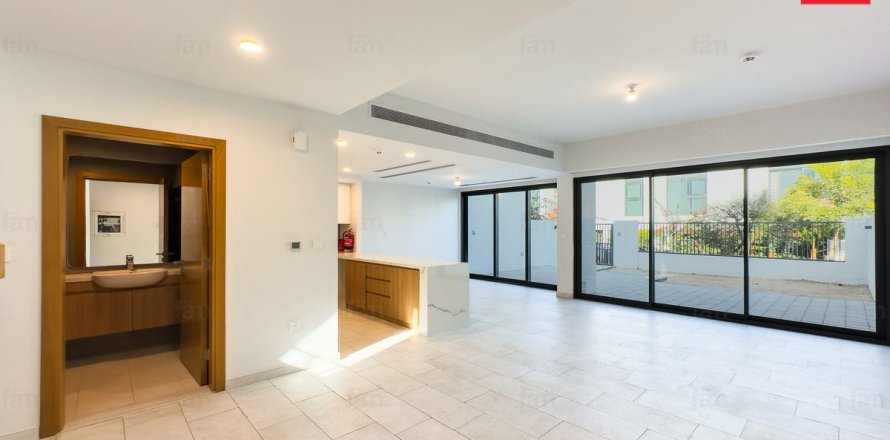 3 bedrooms Townhouse in Dubai, UAE No. 143547