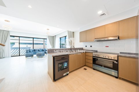 5 bedrooms Townhouse No. 130001 3