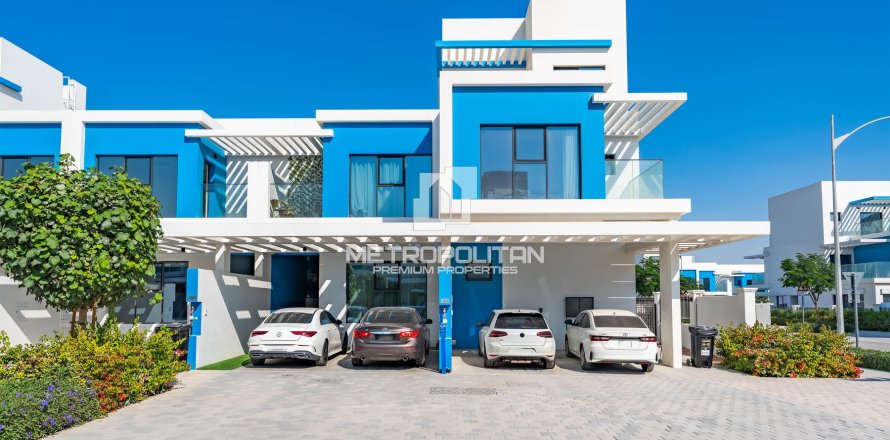 5 bedrooms Townhouse No. 130001