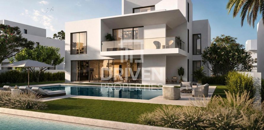 4 bedrooms Villa in Dubai, UAE No. 209424