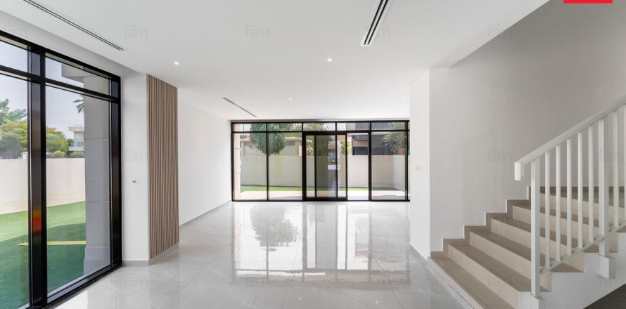 4 bedrooms Townhouse in Dubai, UAE No. 205215