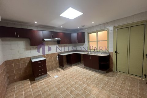 5 bedrooms Villa in Doha, Qatar No. 60932 17