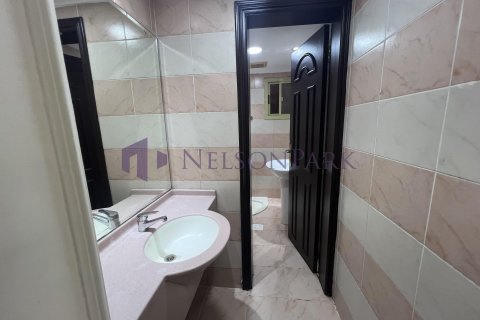 5 bedrooms Villa in Doha, Qatar No. 60932 5