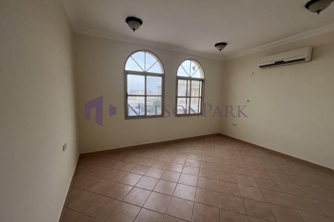 5 bedrooms Villa in Doha, Qatar No. 60932 16