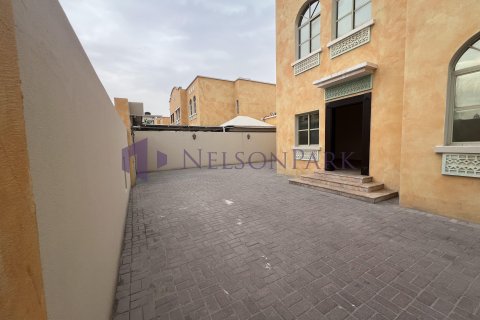 5 bedrooms Villa in Doha, Qatar No. 60932 2