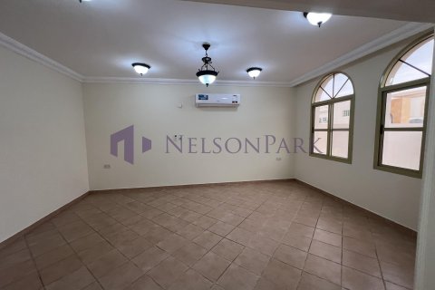 5 bedrooms Villa in Doha, Qatar No. 60932 7