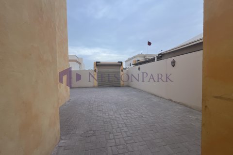 5 bedrooms Villa in Doha, Qatar No. 60932 4