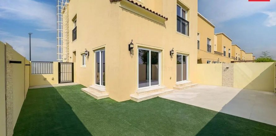 Villa de 3 dormitorios en Dubai, UAE No. 147573