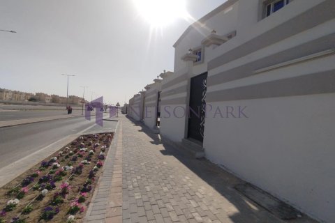 6 bedrooms Villa in Al Wakrah, Qatar No. 57492 3