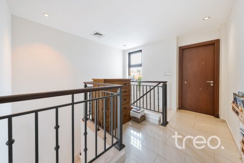 Villa de 3 dormitorios en Casa, UAE No. 200834 9
