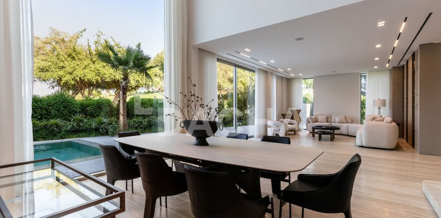 Villa de 5 dormitorios en Jumeirah Islands, UAE No. 210362