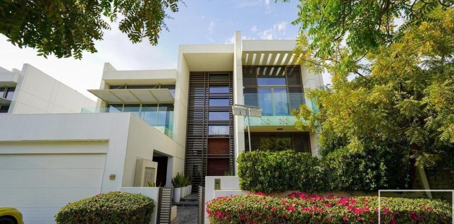 Вилла с 5 спальнями в District One, ОАЭ №136750