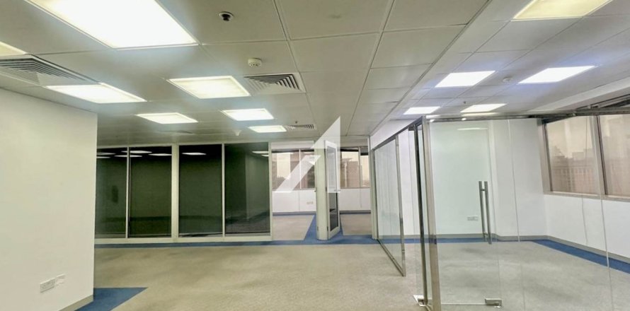 180m² Office in Sheikh Zayed Road, UAE No. 148878