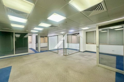 180m² Office in Sheikh Zayed Road, UAE No. 148878 9
