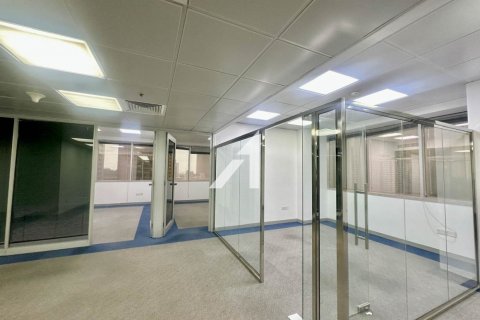180m² Office in Sheikh Zayed Road, UAE No. 148878 8