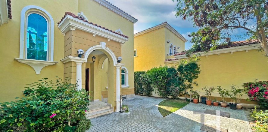 Villa de 3 dormitorios en Legacy, UAE No. 81829