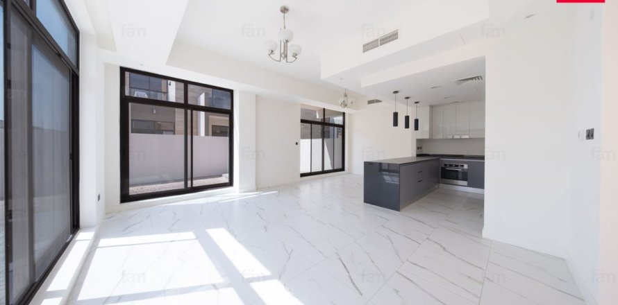 4 bedrooms Villa in Dubai, UAE No. 145310