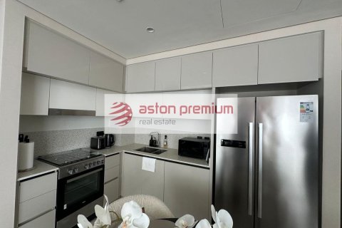 Квартира с 2 спальнями в EMAAR Beachfront, ОАЭ №132585 9