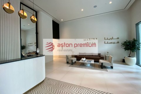 Квартира с 2 спальнями в EMAAR Beachfront, ОАЭ №132585 19